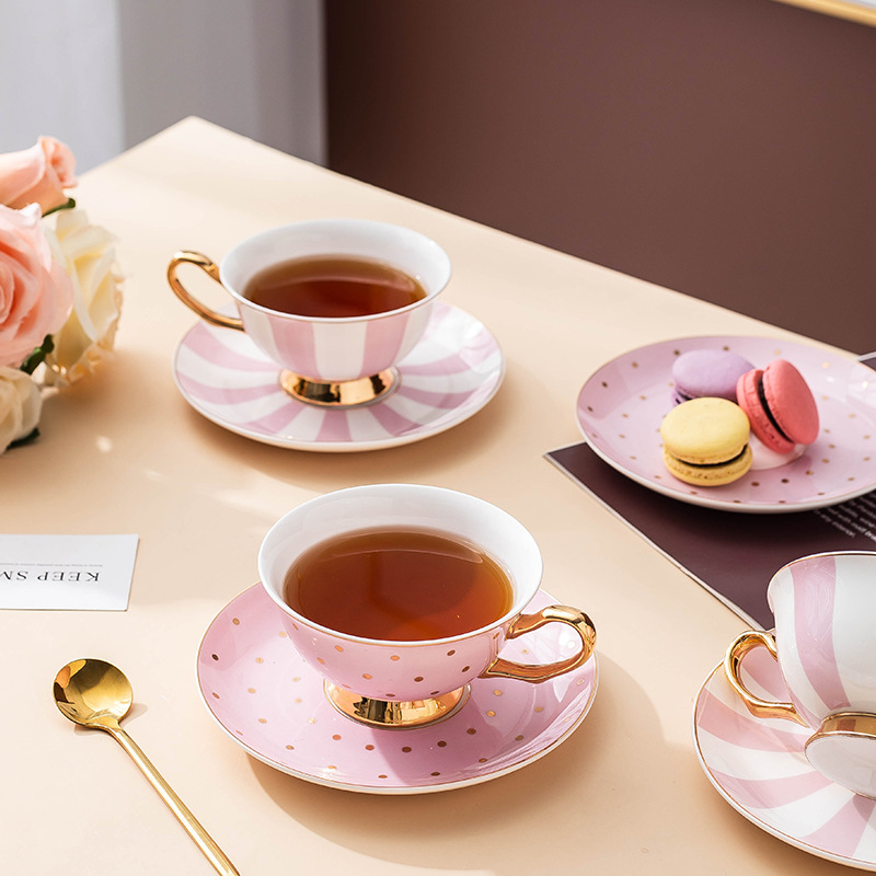 Keramik-Kaffeetassen in Rosa m – Bistro Table Set Bewertung und Preis
