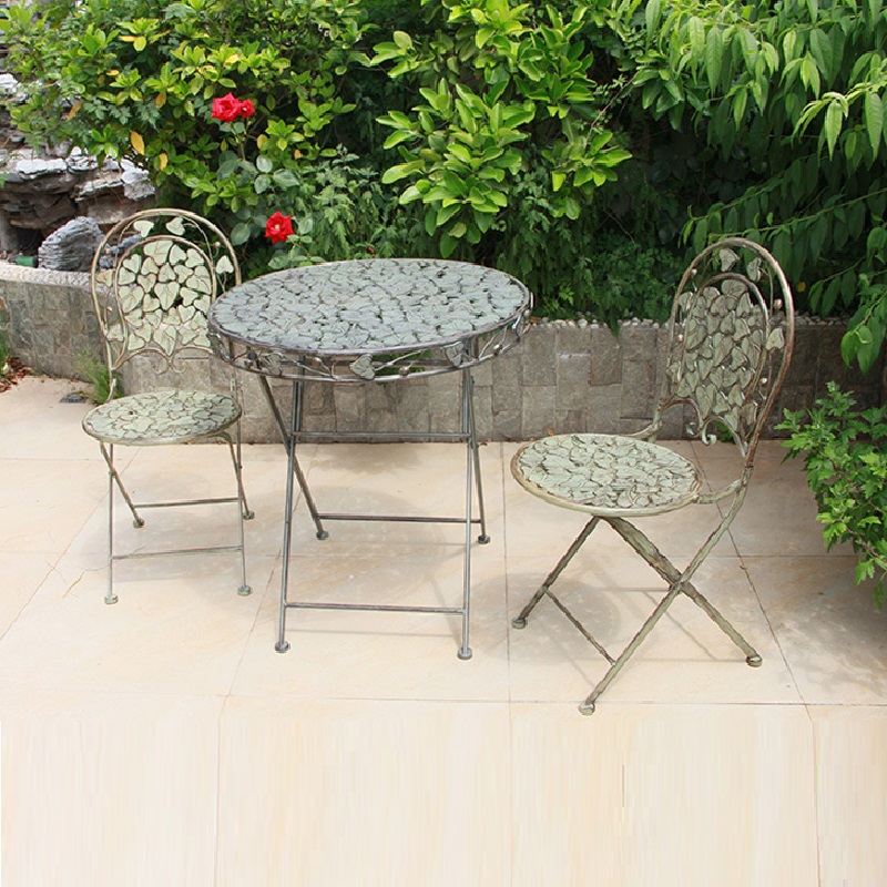 Retro-Eisentisch und Stühle im – Outdoor Furniture Europe Bewertung und Preis