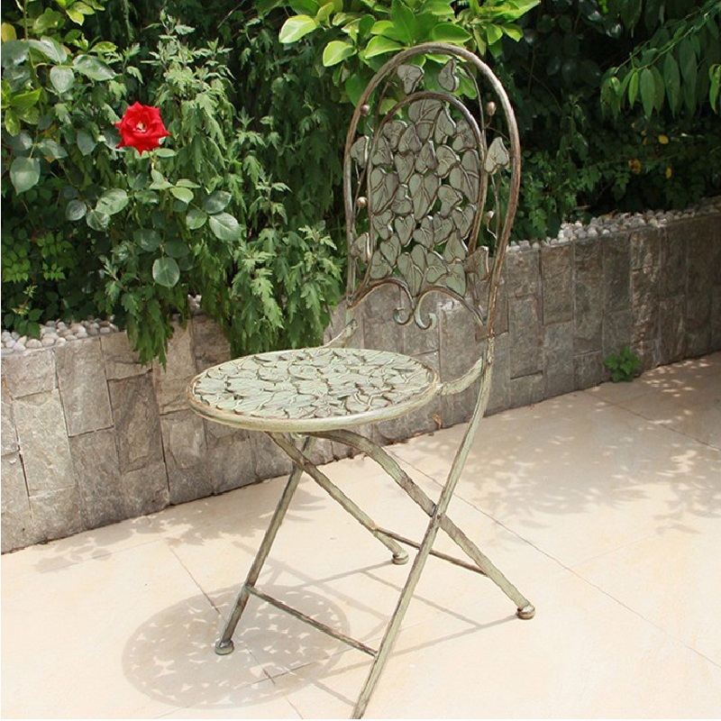 Retro-Eisentisch und Stühle im – Outdoor Furniture Europe Bewertung und Preis